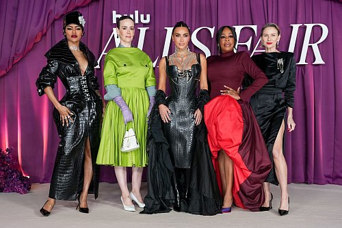 Die Stars von «All\\\'s Fair» sind von links nach rechts Teyana Taylor, Sarah Paulson, Kim Kardashian, Niecy Nash und Naomi Watts. - © Scott A Garfitt/Invision/AP/dpa