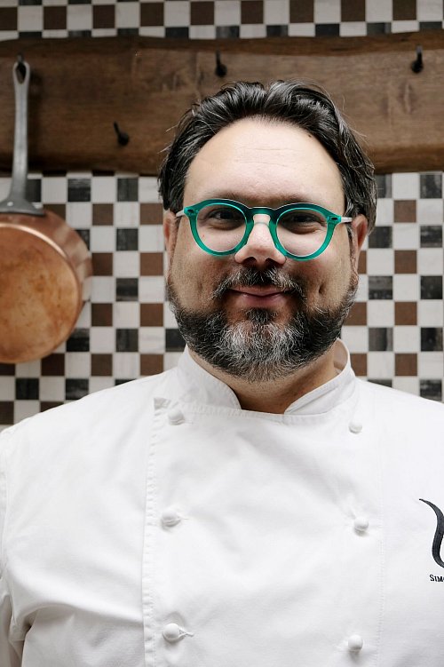 Küchenchef des Restaurants «La Stüa de Michil» im Hotel «La Perla»: Simone Cantafio. - © Florian Sanktjohanser/dpa-tmn