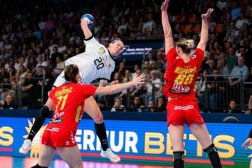 Bölk gehört zu den erfahrensten Spielerinnen im EM-Aufgebot der deutschen Handballerinnen. - © Marco Wolf/wolf-sportfoto/dpa