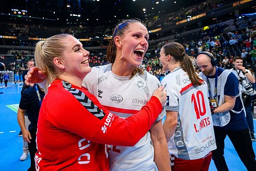 Nationalspielerin Xenia Smits (r.) stand im Juni mit Bietigheim im Champions-League-Finale. - © Marco Wolf/wolf-sportfoto/Marco Wolf
