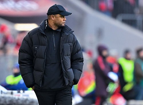 Vincent Kompany freute sich über einen Sieg. - © Sven Hoppe/dpa
