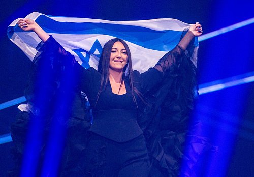Bekam ungewöhnliche viele Stimmen im Zuschauervoting: die Israelin Yuval Raphael. - © Jens Büttner/dpa