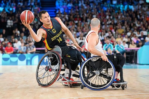 Erste Medaille für die Rollstuhlbasketballer seit 1992 - © Julian Stratenschulte/dpa