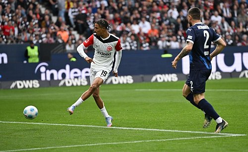 Tore schießen leicht gemacht: Bahoyas 1:0 war Wegbereiter. - © Arne Dedert/dpa