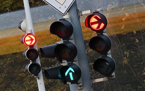 Viele Autofahrer hielten sich während der Erhebung an die Regeln. (Foto-Illustration) - © Bernd Weißbrod/dpa