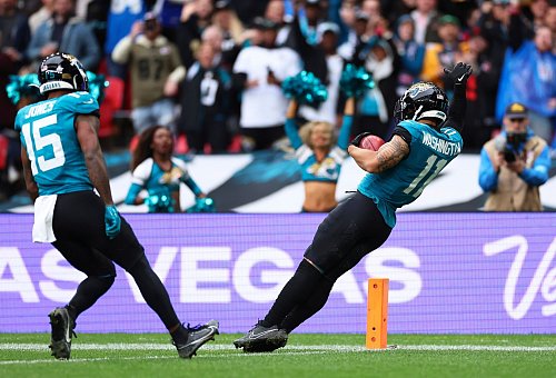 Die Jacksonville Jaguar bezwangen die New England Patriots in London - © Ian Walton/AP/dpa
