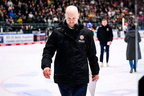Die auslaufenden Verträge von Trainer Steven Reinprecht und Co-Trainer Saku Martikainen werden nicht verlängert. - © Tom Weller/dpa
