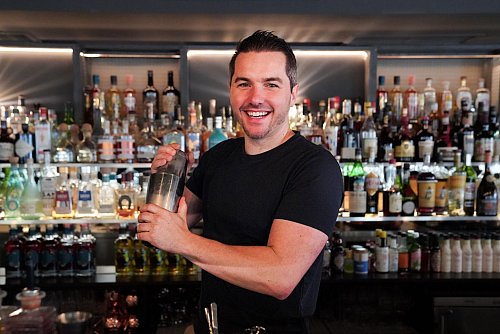 Stephan Hinz ist ein Kölner Barexperte und Buchautor. Er hat beobachtet, dass Drinks mit reduziertem Alkohol das Segment in der Bar ist, das am meisten wächst. - © Cocktailkunst GmbH/dpa-tmn