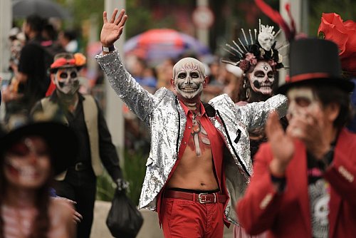 Die jährliche Parade findet seit 2016 statt. - © Claudia Rosel/AP/dpa