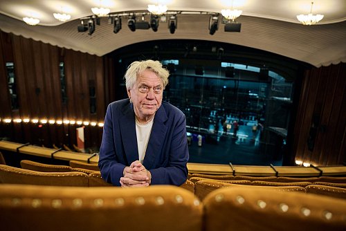 Bleibt dem Schauspielhaus ein weiteres Jahr länger erhalten: Johan Simons. (Archivbild) - © Bernd Thissen/dpa
