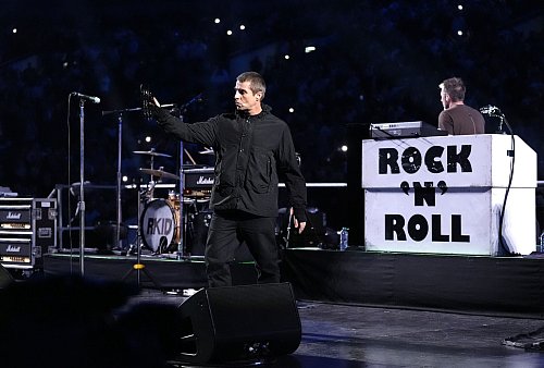 Oasis-Sänger brachte das Publikum im Wembley-Stadion in Stimmung. - © Bradley Collyer/PA Wire/dpa