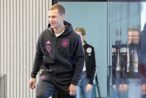 Um Kimmich musste nach dem Rücktritt von Ilkay Gündogan eine neue Hierarchie gefunden werden. - © Jürgen Kessler/dpa