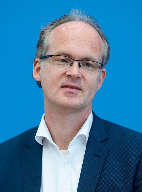 IMK-Direktor Sebastian Dullien fordert «neue Lösungen auf der Höhe der Herausforderungen». (Archivbild) - © Bernd von Jutrczenka/dpa Pool/dpa
