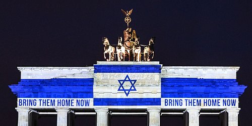 Jüdische Deutsche fühlen sich oft allein gelassen, Deutsch-Palästinenser haben ein ganz ähnliches Gefühl und werfen der Bundesregierung vor, sich einseitig mit Israel zu solidarisieren. (Archivbild) - © Britta Pedersen/dpa