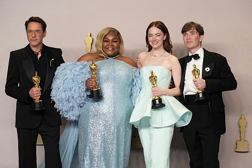 Robert Downey Jr. gewinnt 2024 einen Oscar für die beste Nebenrolle in «Oppenheimer» - © Jordan Strauss/Invision/dpa