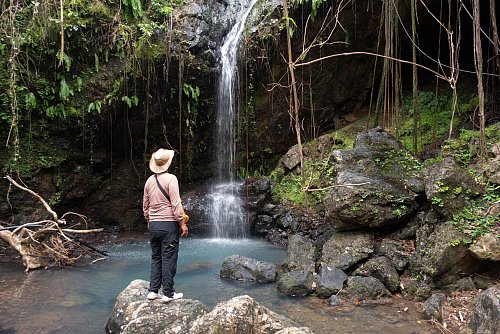 Ausflugsziel: der Wasserfall von Butnongan. - © Andreas Drouve/dpa-tmn