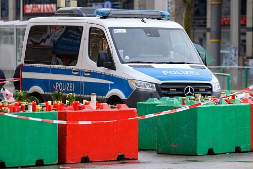 Der Tatverdächtige nutzte Rettungswege, um die Sicherheitsvorkehrungen auf dem Weihnachtsmarkt zu umgehen. - © Klaus-Dietmar Gabbert/dpa