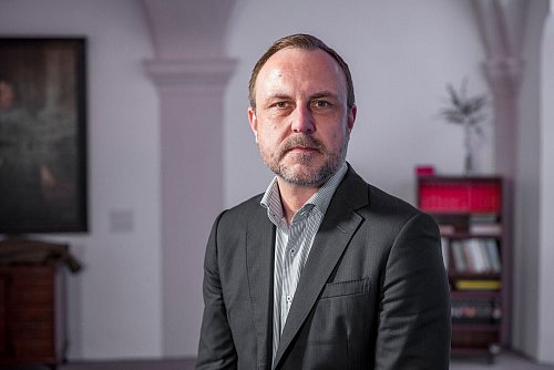 Professor Peter Neumann sagte als Sachverständiger im Düsseldorfer Untersuchungsausschuss aus. (Archivfoto) - © Daniel Vogl/dpa