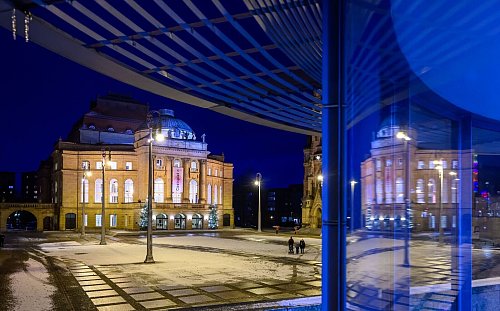 Zur Eröffnung werden bei einem Festakt im Chemnitzer Opernhaus rund 700 geladene Gäste aus Politik, Kultur, Wirtschaft und Gesellschaft erwartet (Archivbild) - © Hendrik Schmidt/dpa