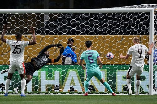 Der Moment, als Ilkay Gündogan zum 1:0 trifft. - © Brynn Anderson/AP/dpa