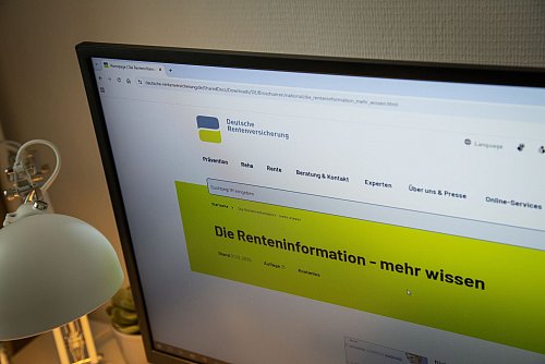 Informationen über die Renteninformation bündelt die Deutsche Rentenversicherung auf ihrer Webseite. - © Christin Klose/dpa-tmn