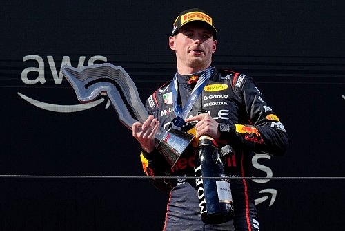 Wieder zuversichtlich für den fünften WM-Titel in Serie: Max Verstappen. - © Luca Bruno/AP/dpa