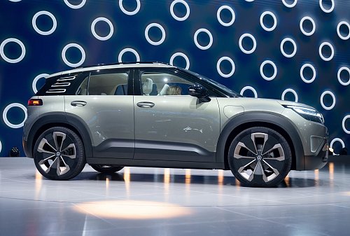 Auch der VW ID. Cross wir vorerst nur als Studie gezeigt. - © Sven Hoppe/dpa