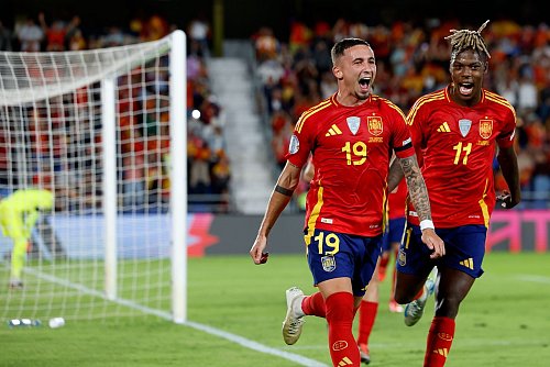 Yeremy Pino brachte Spanien gegen die Schweiz in Führung. - © Angel Fernandez/AP/dpa