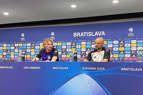 Weiter hoch im Kurs beim FC Bayern: Nick Woltemade (l). - © Christian Kunz/dpa