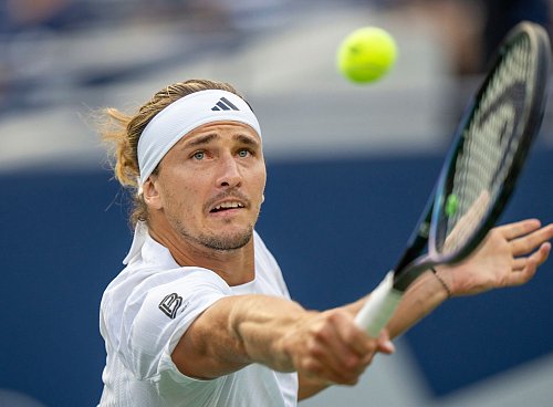 Steigerte sich nach dem verlorenen ersten Satz und steht jetzt im Achtelfinale: Alexander Zverev. - © Frank Gunn/The Canadian Press/AP/dpa