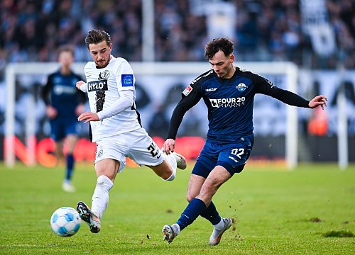 Aaron Zehnter (r) steht vor einen Wechsel in die Bundesliga. - © Silas Schueller/DeFodi Images/dpa
