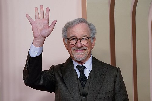 Für Regisseur Steven Spielberg - heute 78 Jahre alt - bedeutete «Der weiße Hai» einst den internationalen Durchbruch. (Archivbild) - © Jordan Strauss/Invision/AP/dpa
