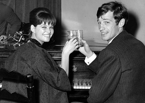 Claudia Cardinale arbeitete auch mit Schauspieler Jean-Paul Belmondo zusammen. (Archivbild von 1960) - © Mario Torrisi/AP/dpa
