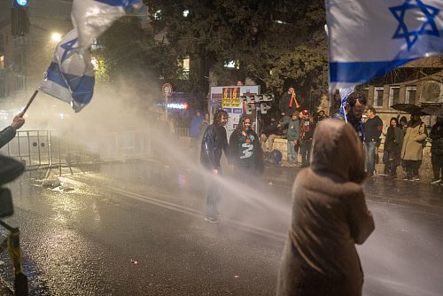 Tausende demonstrierten in Jerusalem gegen die Politik der israelischen Regierung. - © Ilia Yefimovich/dpa