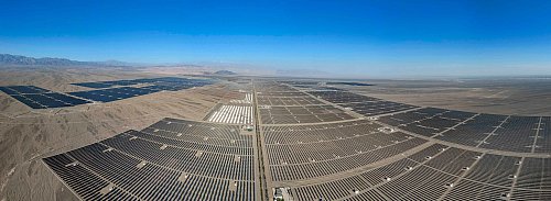 Mit Abstand die meisten Arbeitsplätze in Erneuerbaren Energien liegen in China. (Archivbild) - © Hu Huhu/Xinhua/dpa