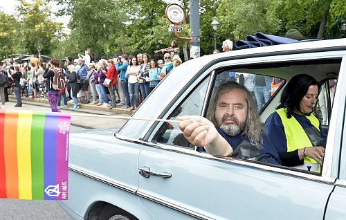 Hermes Phettberg lebte seine Sexualität offen aus. (Bild: Archiv) - © picture alliance / Herbert Neubauer/APA/dpa