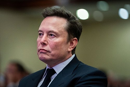 Biden spielte unter anderem wohl auf den wachsenden Einfluss des Tech-Milliardärs Elon Musk an. (Archivbild) - © Allison Robbert/AFP Pool via AP/dpa