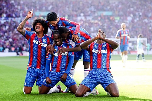 Die Überraschung ist perfekt. - © Alfie Cosgrove/News Images via ZUMA Press Wire/dpa