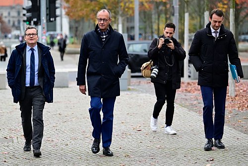 CDU-Chef Merz nennt Bedingungen für eine Zusammenarbeit. - © Fabian Sommer/dpa