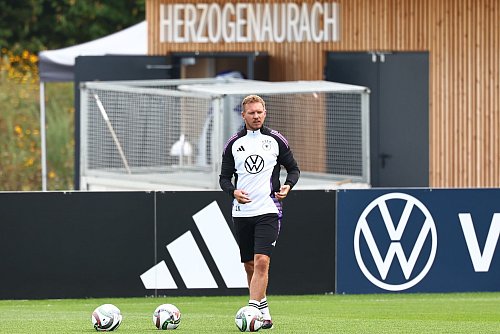 Im DFB-Stammquartier bereitet Julian Nagelsmann die Nationalspieler auf die WM-Quali-Spiele vor. - © Daniel Karmann/dpa