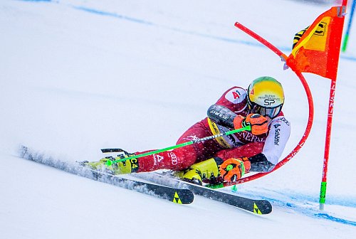 Sensationssieger im Riesenslalom: Der Österreicher Raphael Haaser. - © Jens Büttner/dpa