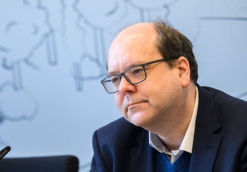 Niedersachsens Umweltminister Christian Meyer (Grüne) sieht keinen Bedarf für weitere Gasförderprojekte. (Archivbild) - © Julian Stratenschulte/dpa