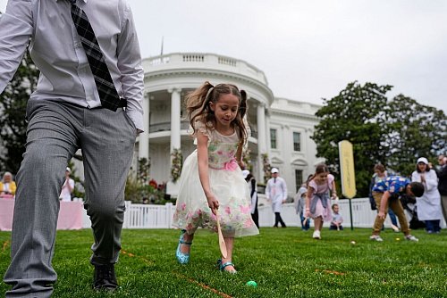 Ostereier rollen im Garten des Weißen Hauses. - © Alex Brandon/AP/dpa