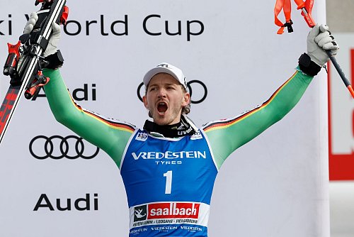Der Kampf um die Slalom-Gesamtwertung und WM-Medaillen steht für Linus Straßer im Fokus. - © Alessandro Trovati/AP/dpa