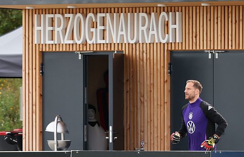 Mit 34 Jahren Debütant: Oliver Baumann bekommt seinen ersten DFB-Einsatz. - © Christian Charisius/dpa