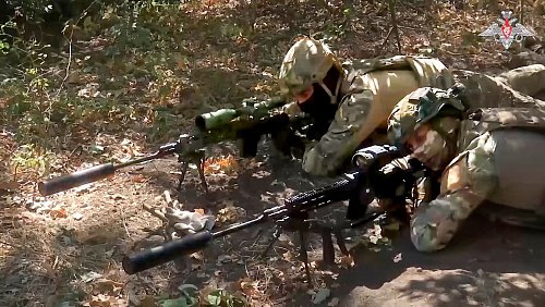 Die Russen setzen ihre Angriffe in der Ostukraine fort. - © Uncredited/Russian Defense Ministry Press Service/AP/dpa