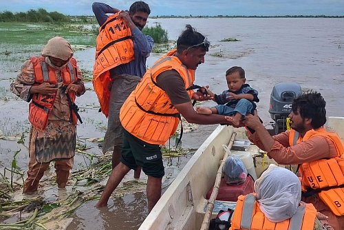 Die Evakuierungen könnten in den kommenden Tagen weitergehen. (Foto Handout) - © Uncredited/Pakistan\\\'s National Disaster Management Authority via AP/dpa