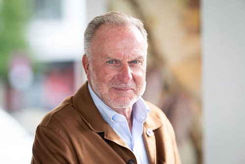 Karl-Heinz Rummenigge äußert sich zu einer möglichen zweiten Bayern-Karriere von Thomas Müller. - © Lukas Barth/dpa