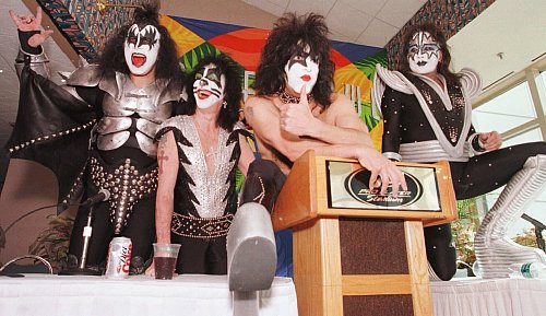 Die Rock-Band Kiss wurde 1973 in New York gegründet. (Archivbild) - © Ron Heflin/AP/dpa