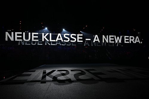 Mit dem iX3 hat BMW das erste Serienmodell der Plattform vorgestellt. - © Sven Hoppe/